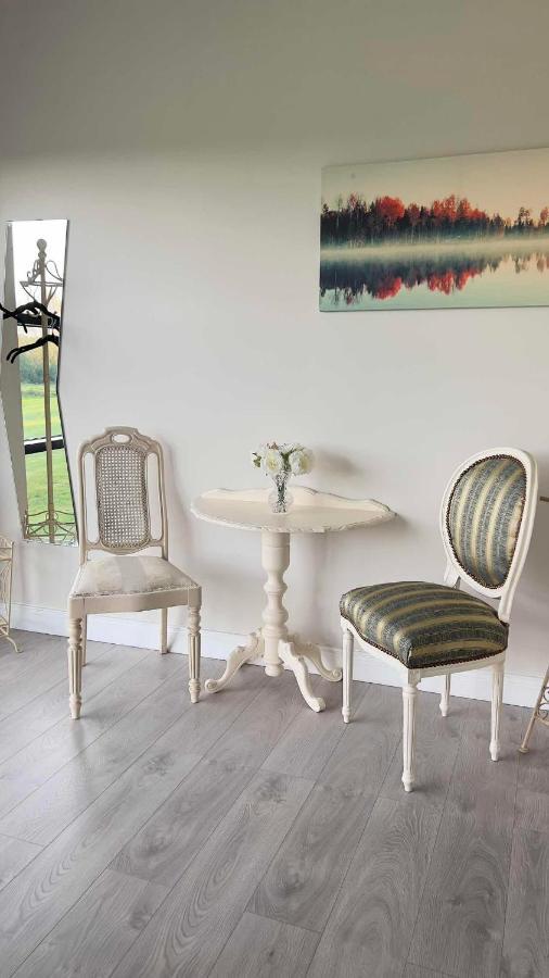 Riverside Apartment Raheelan ภายนอก รูปภาพ